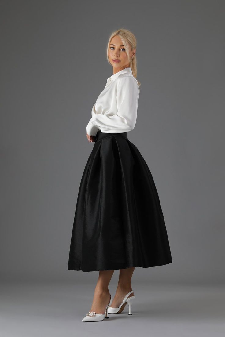 Elegant Fitted Satin Pleated Skirt, Elegant Formal Satin Pleated Skirt, Evening Pleated Satin Skirt, Satin Pleated Tiered Skirt, Elegant Party Skirt With Satin Finish, Evening Satin Pleated Skirt, Elegant A-line Satin Maxi Skirt, Elegant Fitted Taffeta Skirt, Elegant Taffeta Gathered Skirt