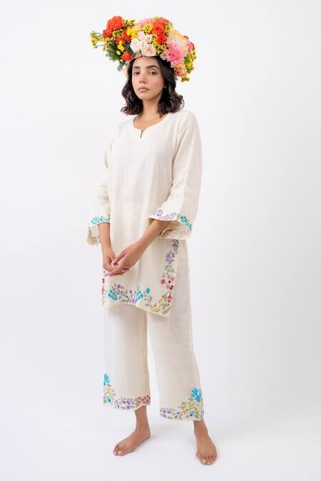 Buy Ivory Linen Embroidered Machine Floral Kurta And Pant Set For Women by Avaasya Jaipur Online at Aza Fashions. Placement Embroidery, Embroidery Neckline, Embroidered Kurti, Embroidered Pants, Linen Color, Fashion App, Pant Set, Color Ivory, Set For Women