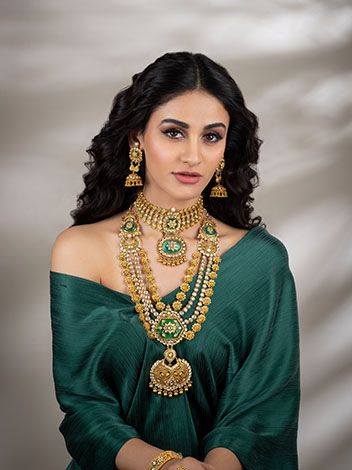 Hazoorilal Jewellers, Unique Gold Jewelry Designs, Bridal Necklace Designs, Neck Pieces Jewelry, New Gold Jewellery Designs, Buy Gold Jewelry, Bridal Jewellery Design, Online Gold Jewellery, Gold Bridal Jewellery Sets