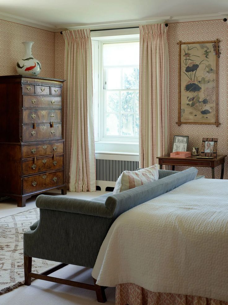 a bedroom with a bed, dresser and chair in it's centerpieces