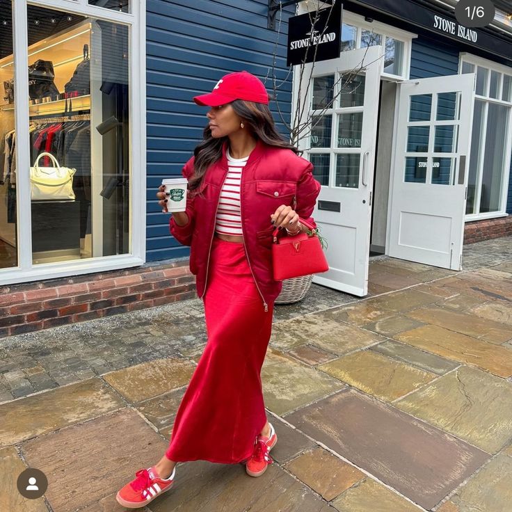 Long, High-Waisted Skirt With Elastic Waistband. Red Red Satin Skirt Outfit Winter, Red Satin Skirt, Satin Skirt Outfit, Casual Chic Outfits, Mode Instagram, Long Skirt Outfits, Casual Chic Outfit, Red Outfit, Fall Fashion Outfits