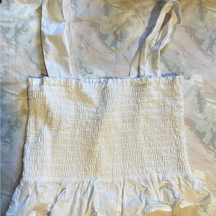 Nwot Uniqlo White Tank Crop Top Spring Uniqlo Fitted Tops, Uniqlo Cotton Summer Tops, Uniqlo Cotton Tops For Summer, Uniqlo Summer Cotton Tops, Summer Uniqlo Cotton Tops, White Crop Top Tank, Tank Crop Top, Uniqlo Tops, Uniqlo Women