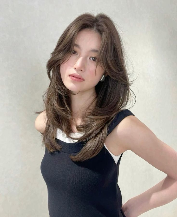 Haircuts For Long Hair Round Face Asian, Asian Hairstyles For Round Face, Layered Haircuts Straight Hair Medium, Asian Hair Layers Medium, Layered Haircuts For Square Faces, Haircuts For Round Faces Asian, Summer Hair Asian, Low Visual Weight Hairstyles, Korean Women Haircut