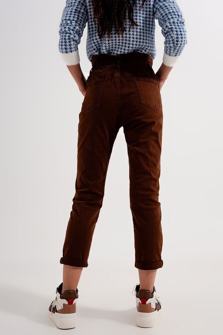 In a chocolate color that is trending strong this season, these jeans boast of a paper bag waist that is very elastic, stretchy, and figure-flattering. The side and back pockets are utility, as are the belt loops, so you have the option of styling with a belt from your wardrobe rotation. The paper-bag waist crosses your torso at its narrowest part, completing the complimentary aesthetic. The fabric is made from 94% Cotton, 6% Polyester. We pair the jeans in our photos with our Fluffy Houndstooth Jean Mom, Mens Lightweight Jacket, Men Parka, Types Of Jeans, Dressy Sandals, Mens Slides, Jeans Mom, Chocolate Color, Mom Jean