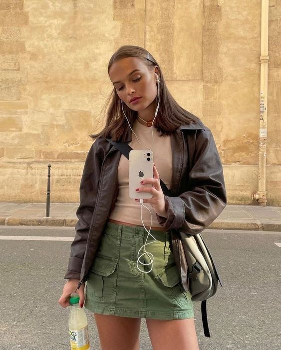 13+ Best 2000s Outfit Ideas That Are In Style At The Moment - The Wandering Girl Paris Mode, Looks Street Style, Mode Inspo, Mode Inspiration, Fashion Killa, Outfits Casuales, Matilda, Cute Casual Outfits, Look Fashion