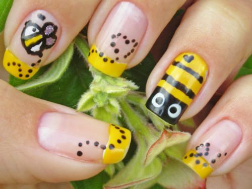 Freaking adorable. Bumble Bee Nails, Do It Yourself Nails, Nail Art Cute, Bee Nails, Unghie Nail Art, Black Nail Polish, Painted Nails, Animal Nails, Bee Mine