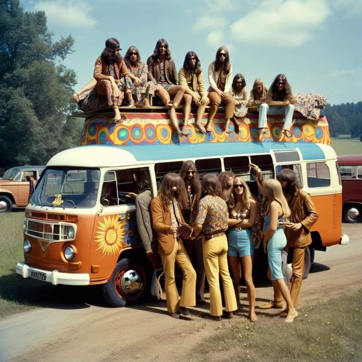 Hippies In The 60s, Woodstock 1969 Aesthetic, Vintage 60s Aesthetic, 60s Woodstock, 70s Aesthetic Art, Label Aesthetic, That 70s Show Aesthetic, Hippy Vibes, 1970s Aesthetic