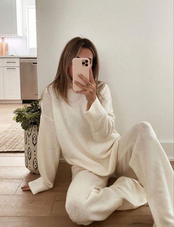 // s e l f i e Homewear Outfit, Best Loungewear, Loungewear Outfit, At Home Outfits, Lounge Outfits, Homewear Woman, Loungewear Outfits, Home Wear Women, Homewear Fashion