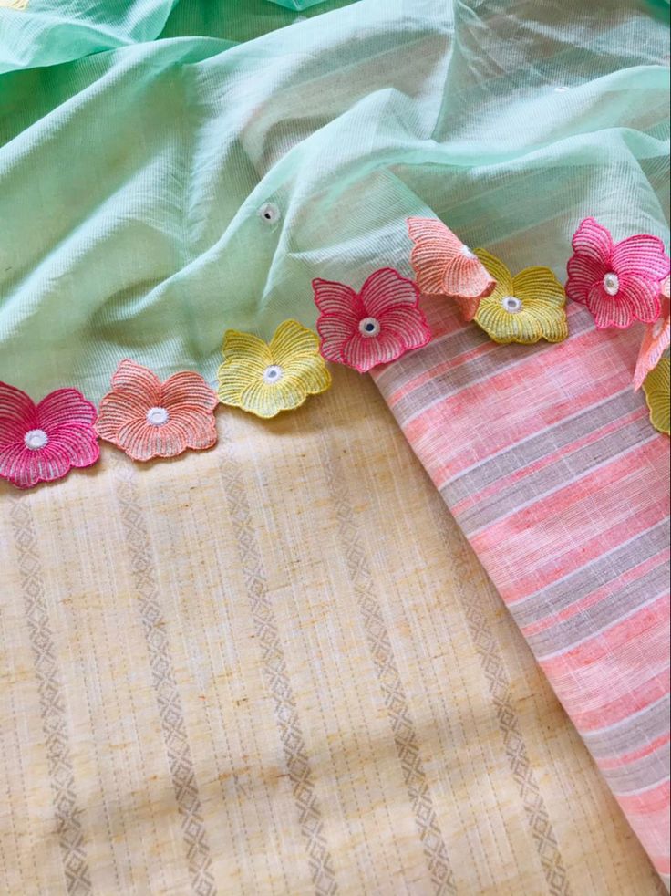 an image of some fabric with flowers on it