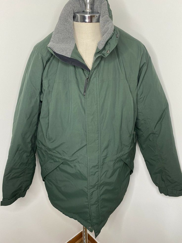 Vintage LL Bean Mens Coat  Size L  Tall , Chest 50", Length 34" Green Great Condition Vintage Ll Bean, Tall Chest, Puffy Jacket, Ll Bean, Mens Coats, Parka, Green, Clothes