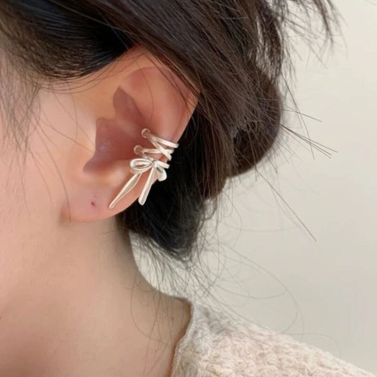 Faux Earrings, Ear Cuff Women, Kpop Earrings, Tragus Piercing Jewelry, Ear Cuff Jewelry, Ballet Style, Earrings Aesthetic, Tragus Piercing, Fake Piercing