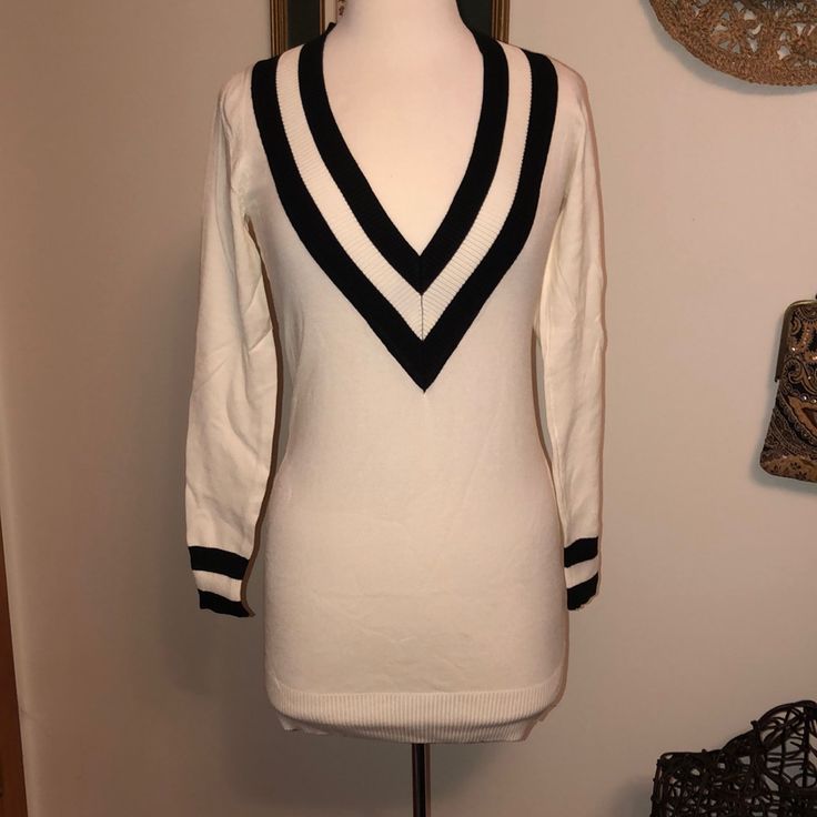 Very Cute Lightweight White And Black Sweater With A Long V-Neck Front And Long Sleeves. Material Is 55% Cotton 45% Rayon. Shoulder To Hem Measurement 32”. Pit To Pit 19”. New Without Tags. Mb16 Chic White Long Sleeve V-neck Sweater, Elegant White V-neck Sweater, White Long Sleeve V-neck Sweater For Work, Chic White V-neck Sweater For Work, Chic White V-neck Long Sleeve Sweater, White V-neck Sweater For Workwear In Spring, White V-neck Sweater For Spring Workwear, White Stretch V-neck Sweater For Spring, Chic White V-neck Sweater For Spring