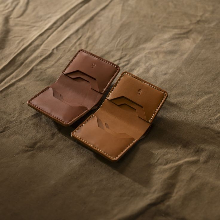 Rugged wallet hand-crafted from vegetable tanned leather. Hand-stitched construction with beeswax-coated linen thread. This wallet will withstand the daily grind—day in, day out. ─ Add your initials to denote ownership of your wallet explore our Bespoke Monogram Service guide. Linen Thread, Field Notes, Daily Grind, Bifold Wallet, Vegetable Tanned Leather, Hand Stitched, Tan Leather, Bespoke, Initials