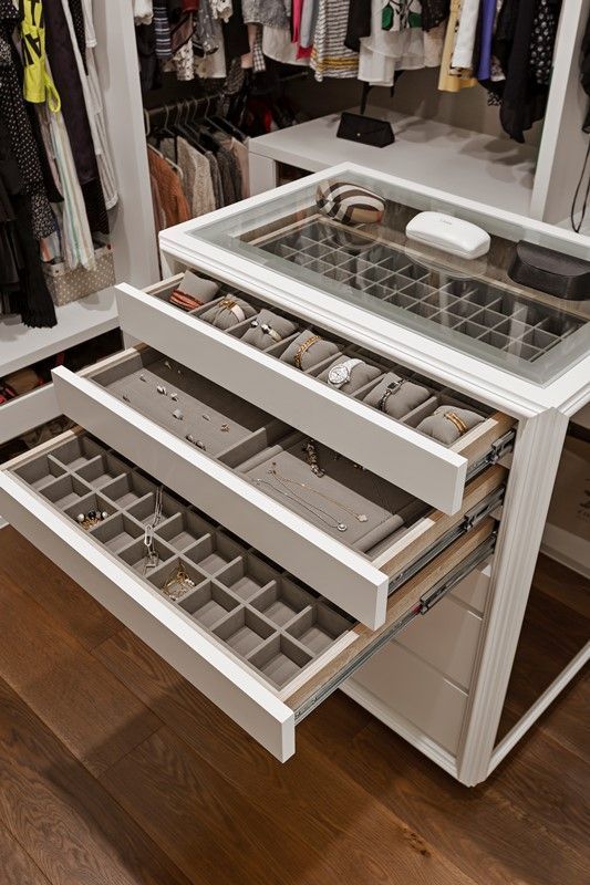 Get ready to store your jewelry in luxury and organization with Amazon's collection of high-quality jewelry boxes, designed to keep your treasures safe and displayed in style. Organizing Walk In Closet, Closet Island, Dressing Room Closet, Walking Closet, Dream Closet Design, Walk In Closet Design, Luxury Closets Design, Wardrobe Room, Closet Remodel