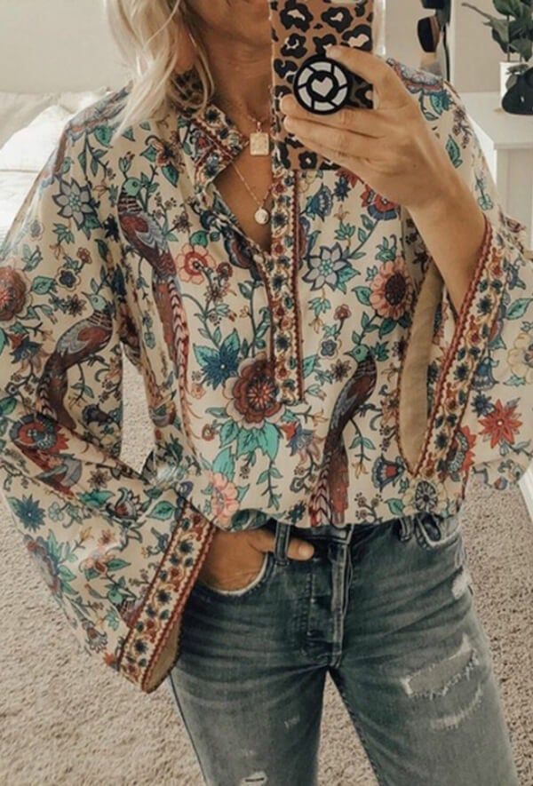 Long Sleeve Top With Floral Print, Floral Blouses For Women Casual, Floral Long Sleeve Blouses, Fall Vacation Tops With Bell Sleeves, Bell Sleeve Tops For Fall Vacation, Fall Vacation Bell Sleeve Tops, Patterned Long Sleeve Blouse For Day Out, Chic Floral Print Top With Split Neck, Casual Blouse With Boho Collar For Spring