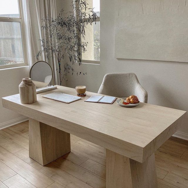 an image of a table in the middle of a room