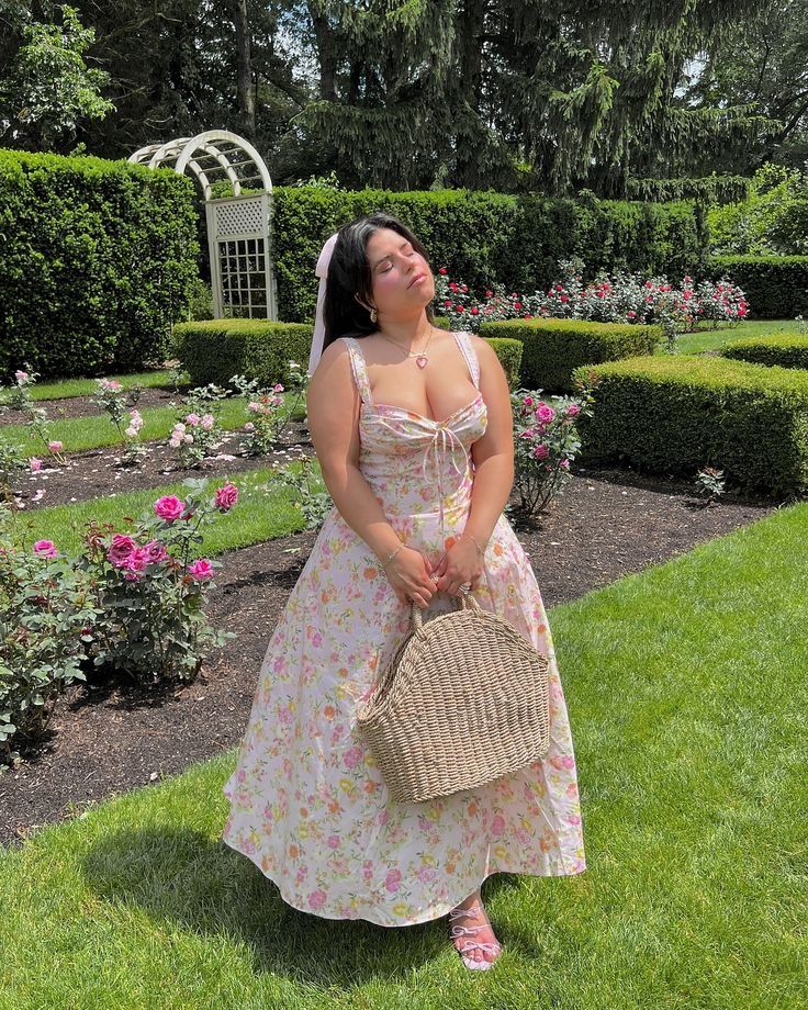 Pretty Outfits For Birthday, Ingenue Aesthetic, Coquette Plus Size, Plus Size Cottagecore Fashion, Violet Outfits, Plus Size Women Outfits, Cottage Core Dresses, Chubby Style, Milkmaid Dress