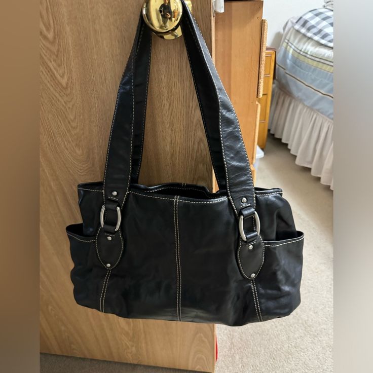 Euc Preloved No Scratch Or Rip Rarely Used Like New Leather Clean In And Out Fossil Bags, Leather Cleaning, Satchel Bag, Satchel Bags, Fossil, Satchel, Bag Lady, Like New, Leather