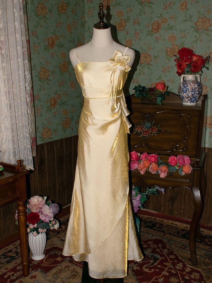 Step into a fairytale with our Light Gold Vintage Floral Embellished Sheath Gown. This enchanting dress features delicate spaghetti straps that gracefully frame your shoulders, adding a touch of elegance and sophistication. The bodice is adorned with intricate floral embellishments, creating a whimsical and romantic look that is perfect for any special occasion. The light gold hue exudes a vintage charm, while the sheath silhouette flatters your figure, ensuring you feel like a true fairy prince Fairy Princess Party, Princess Evening Dress, Sheath Gown, Evening Gowns Elegant, Fairy Princess, Long Prom Dresses, Fairy Princesses, Prom Dresses Lace, Party Dress Long