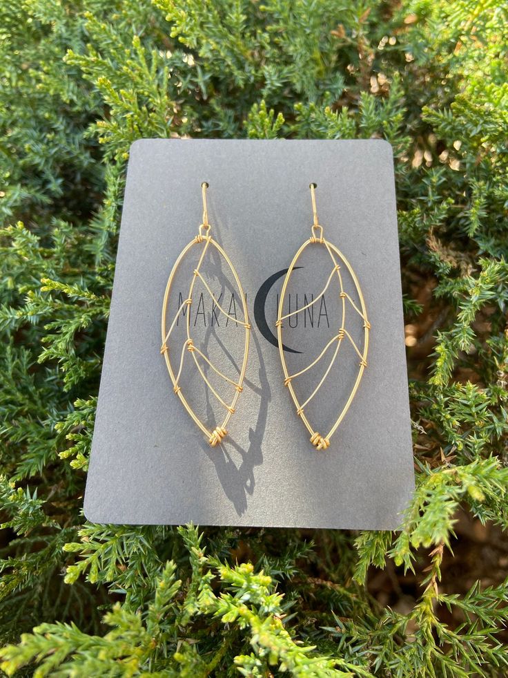 All Earrings are handmade to order and come in your preferred material; either 14K Gold Filled or Sterling Silver.  *Arrives with a personalized description of the healing properties or meaning unique to each pair.  *GOLD LEAF MEANING* Earrings made with the intention to comfort the wearer daily in all of the changes that take place, just as the leaf goes through many transformations throughout the seasons. Leaf Earrings Gold, Silver Leaf Earrings, Silver Falls, Fall Earrings, Leaf Jewelry, Earrings Dainty, Fall Jewelry, Wire Earrings, 925 Jewelry