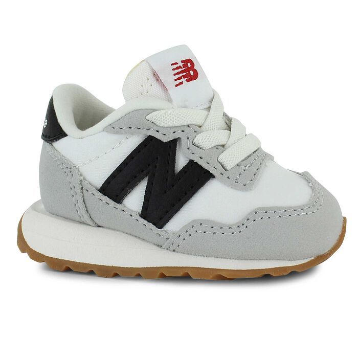 Baby New Balance, Uggs Shoes, Toddler Uggs, Lightweight Shoes, Best Walking Shoes, Baby Fits, Light Weight Shoes, Boys Fashion, Baby Boy Shoes