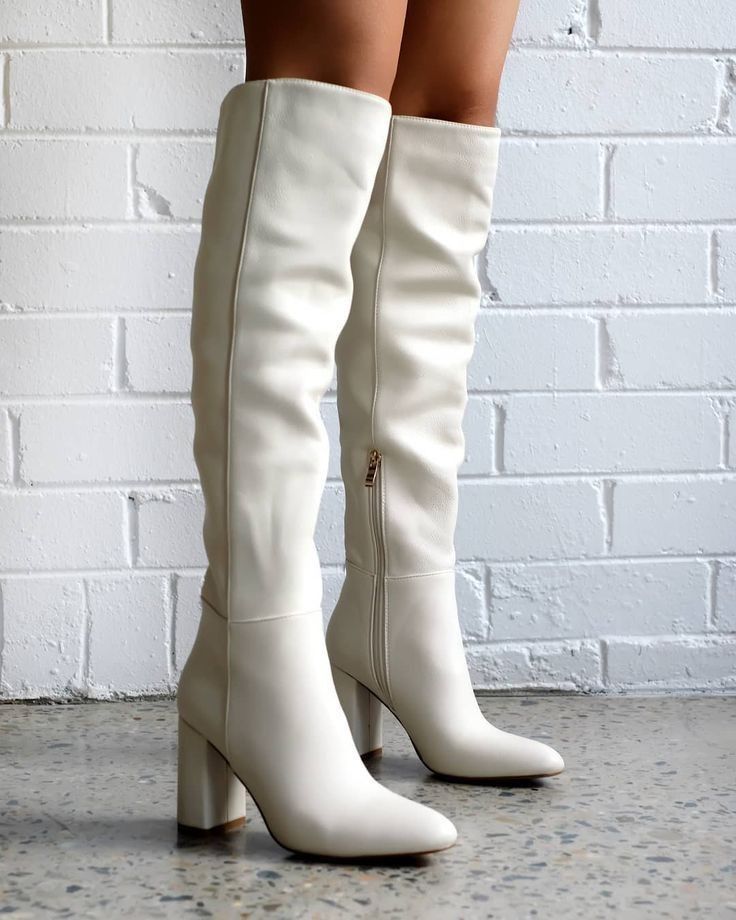 Off White Knee High Boots, White High Heels Boots, White Boots Knee High, White High Knee Boots, Boot Fashion Outfits, Aesthetic Boots Outfit, Winter Boots White, Knee High Boots White, White High Boots