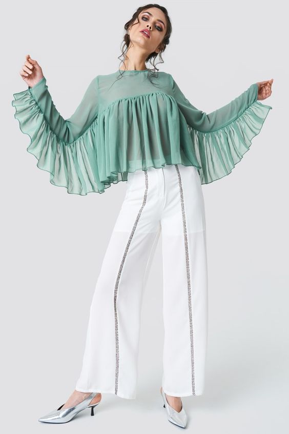 Ruffles On Sleeves, Western Top Design, Fashion Design Tops, Blouse Top Outfits, Sleeves Design For Dresses, Sleeve Ideas For Dresses, Top Sleeves Design, Sleeve Designs Fashion, Open Sleeves Design