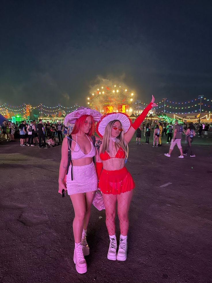 Rave outfit festival mushroom girl EDC Diy Rave Outfits, Rave Outfits Diy, Tomorrowland Outfit, Cute Rave Outfits, Mushroom Outfit, Edm Concert Outfit, Rave Party Outfit, Rave Fit, Rave Outfits Edc