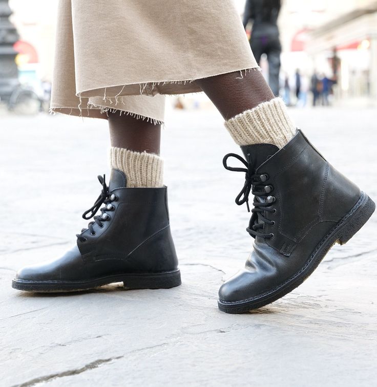 Ankle boots handmade in Italy using a single layer of vegetable-tanned greased black cowhide leather with winter lining. Hypoallergenic in contact with the skin.  There are 3 types of winter liners available: the lightest and the 100% wool fabric lining. The classic calf leather lining or the super warm lamb lining. All linings are hypoallergenic in contact with the skin.  Sole in para: a comfortable and resistant vegetable rubber perfect for winter. Brown Leather Chelsea Boots, Tan Leather Ankle Boots, Womens Leather Ankle Boots, Womens Booties, Black Leather Chelsea Boots, Brown Leather Ankle Boots, Booties Ankle Boots, Winter Ankle Boots, Chelsea Ankle Boots