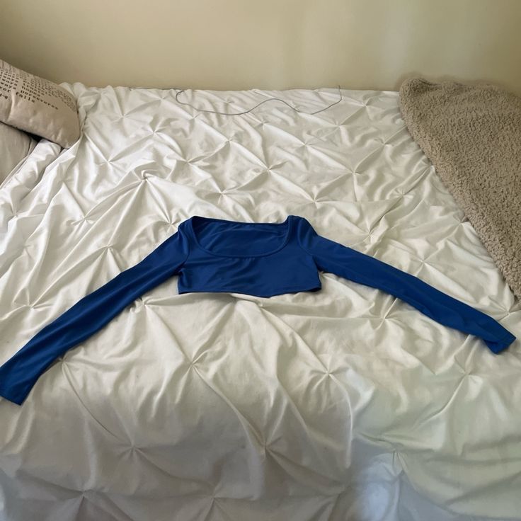 Never Worn Shein Royal Blue Long Sleeve Crop Top Casual Blue Stretch Crop Top, Blue Fitted Trendy Crop Top, Light Blue Fitted Long Sleeve Crop Top, Fitted Long Sleeve Light Blue Crop Top, Fitted Light Blue Long Sleeve Crop Top, Blue Stretch Cropped Top, Blue Long Sleeve Trendy Crop Top, Blue Fitted Cropped Top, Fitted Cropped Blue Top