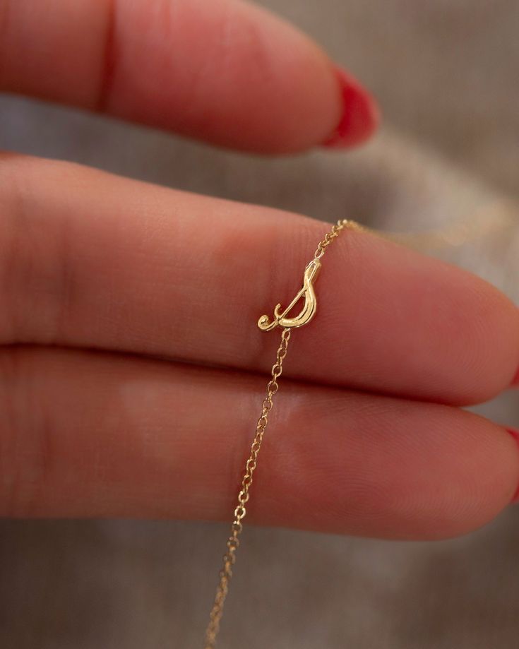 Flaunt your style with this 14k Gold Cursive Initial Bracelet. A daring, meaningful accessory to spotlight your personality and add a touch of flair to your everyday look. Ideal for layering up or wearing solo, this minimalist jewelry is the perfect addition to your collection.  * Letter measures approx. 4.7mm  * Available in 14K Yellow Gold or 14K White Gold   * Leave us your initials in the note to seller box at checkout.  * Same style Necklace : https://www.etsy.com/shop/EandEProject?ref=shop Bracelets Minimalist, Cursive S, Letter Bracelets, Collection Letter, Pearl Anklet, Letter Bracelet, New Mom Gift, Meaningful Jewelry, Initial Bracelet