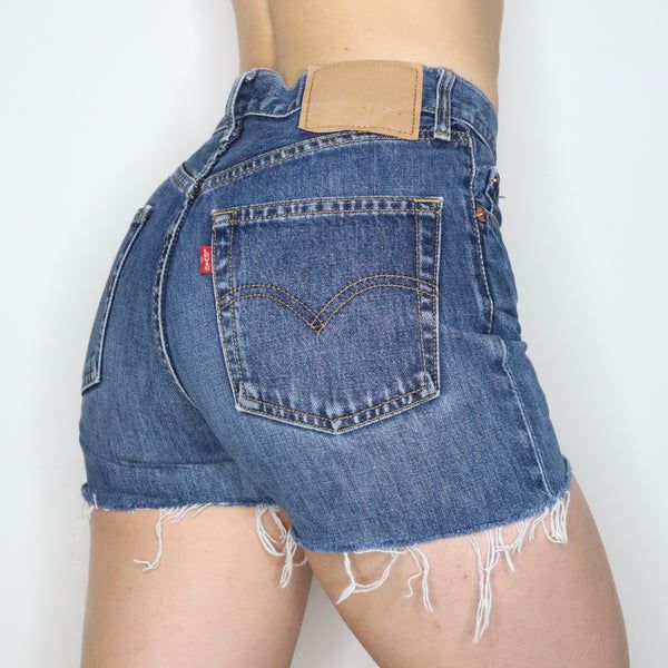 Levi's High Waisted Denim Shorts (Small) Levi High Waisted Shorts, Florida Outfits, High Waisted Denim Shorts, Summer Shorts Denim, Shorts Fit, Indie Outfits, Simple Trendy Outfits, High Waisted Shorts Denim, Low Waist