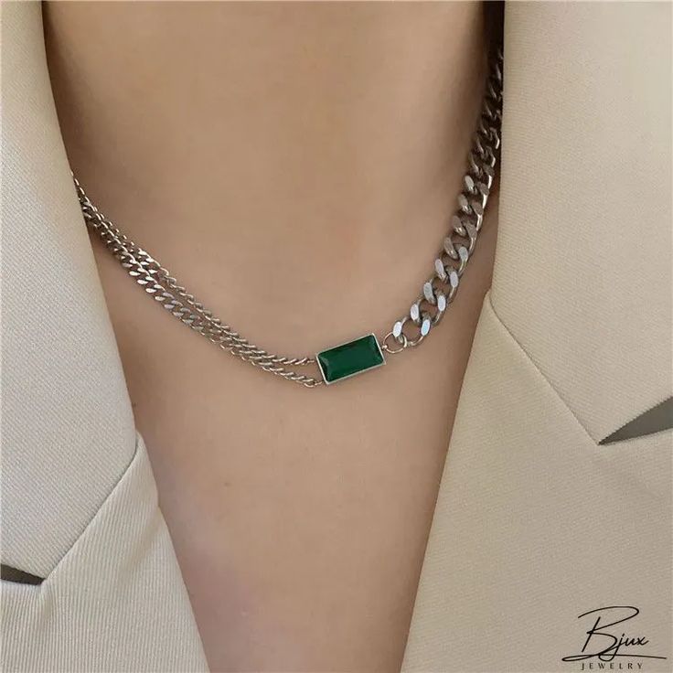 Bjux - Collar de acero de titanio esmeralda no pierde el color clavícula cadena de diseño r collar Green Alloy Jewelry For Gift, White Gold Metal Necklace Tarnish Resistant, Tarnish Resistant White Gold Metal Necklace, Trendy Silver Clavicle Chain Jewelry, Silver Emerald Necklace With Clavicle Chain As Gift, Minimalist Alloy Chain Jewelry, Silver Emerald Pendant Necklace With Clavicle Chain, Silver Clavicle Chain Jewelry For May Birthstone, Green Metal Choker Jewelry