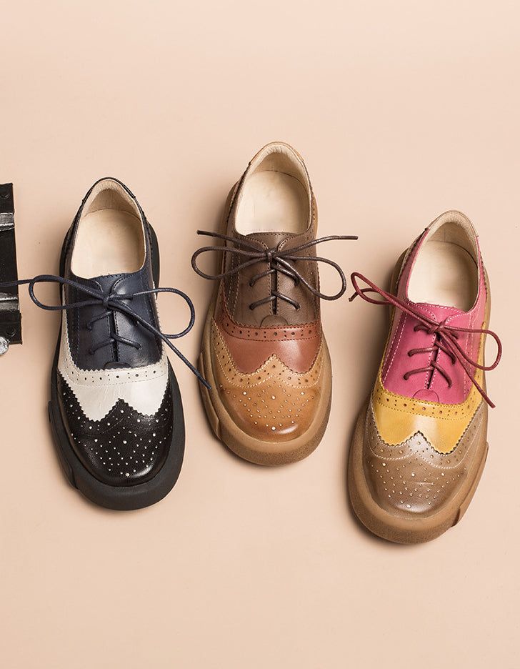 These genuine leather brogue-style Oxford shoes for women feature a sophisticated design utilizing three distinct colors of high-quality leather, expertly stitched at various points on the shoe. The refined brogue detailing lends a retro yet elegant aesthetic. In contrast to traditional arrow-shaped soles, these women's oxford shoes incorporate a more casual and spacious sole, accommodating wide toe box without sacrificing style. Additionally, sponge padding in the insole and heel enhances overa Oxfords For Women Outfit, Women’s Oxford Shoes, 80s Shoes Women, Flat Shoes Style, Womens Oxford Shoes, Style Oxford Shoes, Oxford Shoes Women, Brogues Womens, Shoe Maker