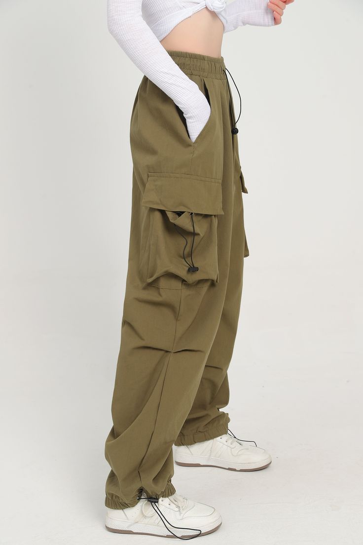 Looking for a versatile and comfortable pair of cargo pants? Check out our wide leg drawstring cuff pants! Made from a lightweight fabric, these pants are perfect for everyday wear. They feature an elastic waistline for a comfortable fit, and drawstring cuffs for a stylish touch. Whether you're running errands or taking a walk in the park, these pants will keep you feeling comfortable all day long.
Gender: WomenMaterial: PolyesterClothing Length: Full LengthWaist Type: Mid-WaistClosure Type: Ela Cuff Pants, Taking A Walk, Walk In The Park, Cuffed Pants, Pantalon Cargo, Urban Wear, Teen Fashion, Running Errands, Cargo Pants