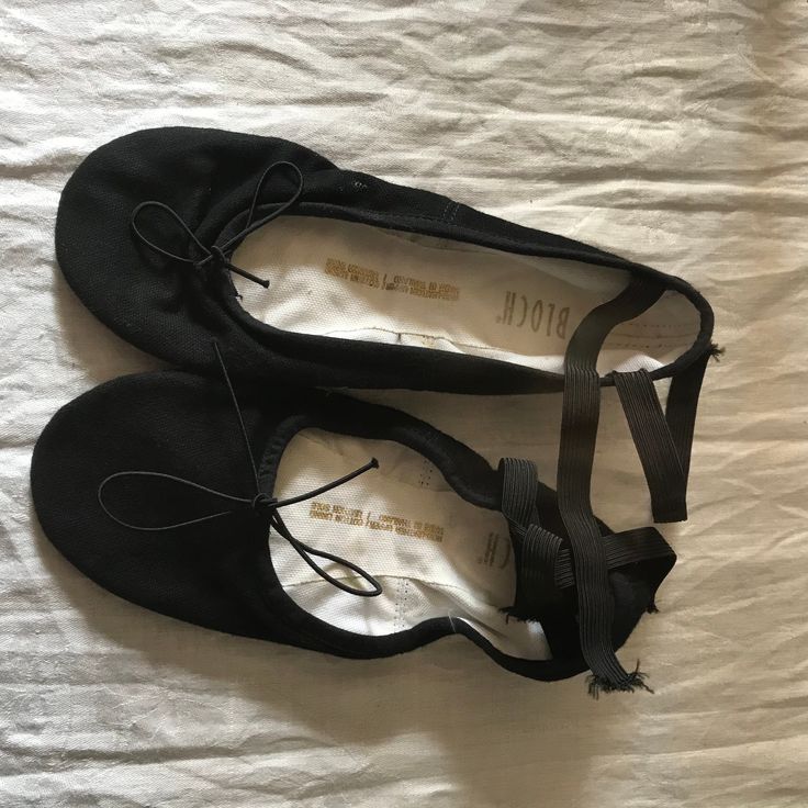 Really cute vintage but unworn ballet flats. The brand is Bloch. Size marked on bottom on stickers is 6ATT. I wear a size 8 and these fit me fine so I am not sure about ballet sizing. Please make sure these will fit you before purchasing. 10 inches long 3.5 inches across the ball of foot Bloch Ballet, Shoes Tie, Ballet Heels, Ballet Flats Black, Jazz Dance, Black Ballet Flats, Ballet Flats, Ballet Shoes, Dancing