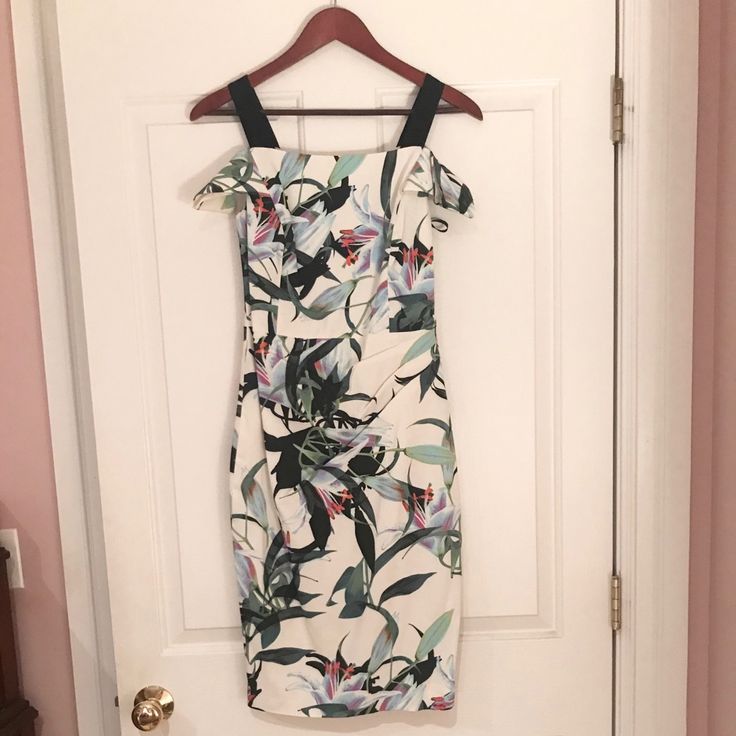 Karen Millen Sheath Dress. Wore Once To A Wedding, In ‘Like New’ Condition. Floral Sheath Dress, Karen Millen, Tropical Floral, Sheath Dress, A Wedding, Dresser, Midi Dress, Like New, Womens Dresses