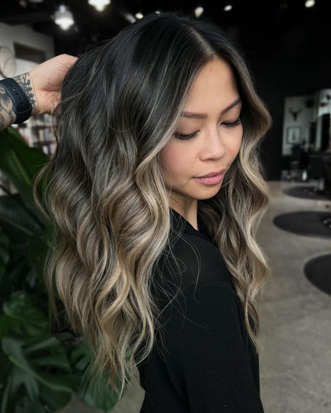 Cool Face-Framing Blonde Balayage for Brunettes Blonde Balayage On Dark Hair, Balayage Brunette To Blonde, Balayage On Black Hair, Black Hair Ideas, Black Hair With Blonde Highlights, Balayage On Dark Hair, Blonde Hair With Roots, Balayage Blond, Black Hair Balayage