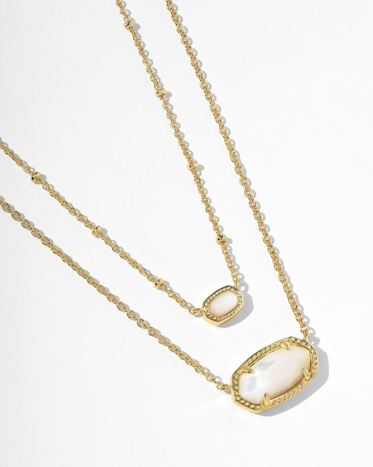 Kendra Scott Necklace Elisa, Short Pendant Necklace, Pretty Jewelry Necklaces, Preppy Jewelry, Kendra Scott Necklace, Pendant Necklace Gold, Minimal Aesthetic, Handbag Charms, Jewelry Lookbook