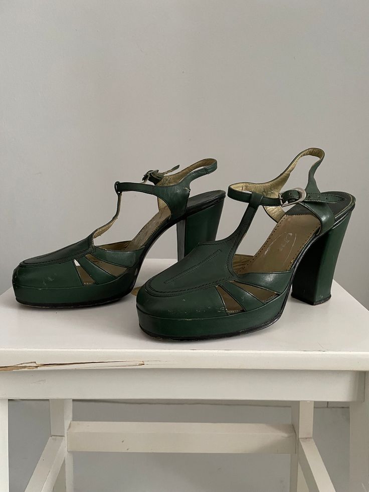 Vintage 1940s green leather platforms , ankle strap and sturdy heel. Fits like: us 6-6.5 | euro 36-37 | uk 3.5-4 Insole: 9.5" Ball: 3" Heel: 4" with a 1" ball platform Brand/maker:  Condition: excellent ( see photo ) ➸ more vintage accessories https://www.etsy.com/shop/Themagicstories?ref=seller-platform-mcnav§ion_id=19184264&page=2#items ➸ visit the shop https://www.etsy.com/shop/Themagicstories?ref=seller-platform-mcnav Green Platform Heels With Ankle Strap, Retro Green Closed Toe Heels, Vintage Platform Heels With Ankle Strap, Retro Heels With Sculpted Heel And Ankle Strap, Vintage Ankle Strap Platform Heels, Green Retro Closed Toe Heels, Green Closed Toe Retro Heels, Retro Platform Heels For Formal Occasions, Retro Formal Platform Heels