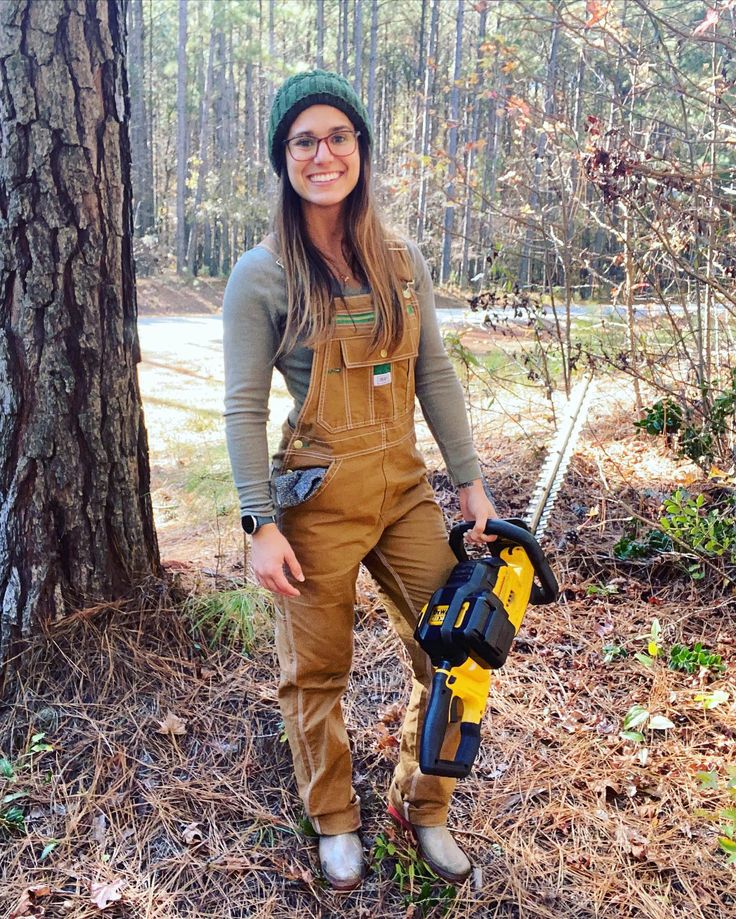 Working Overalls Women, Farm Overalls Women, Women Farmers Outfit, Overall Farm Outfit, Overalls For Work, Female Contractor Outfit, Liberty Overalls Women, Working On The Farm Outfits, Duluth Gardening Overalls