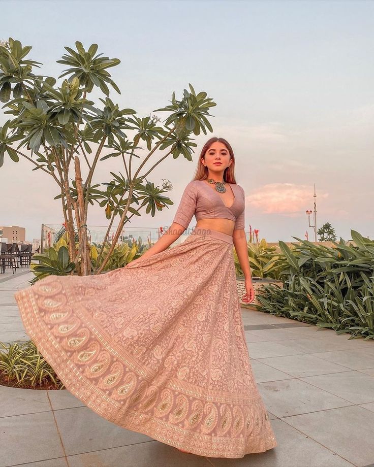 Outfit inspiration for bridesmaids by Aashna Shroff.   #bridesmaids #embroideredlehenga #weddingwear #bridesmaidsoutfit #lehengainspo #shaadisagafashion #elegantlehenga #shaadisaga Bridesmaids Looks, Diwali Outfit, Diwali Outfits, Indian Outfits Lehenga, Wedding Lehenga Designs, Traditional Indian Dress, Traditional Indian Outfits, Indian Bridal Fashion, Indian Gowns