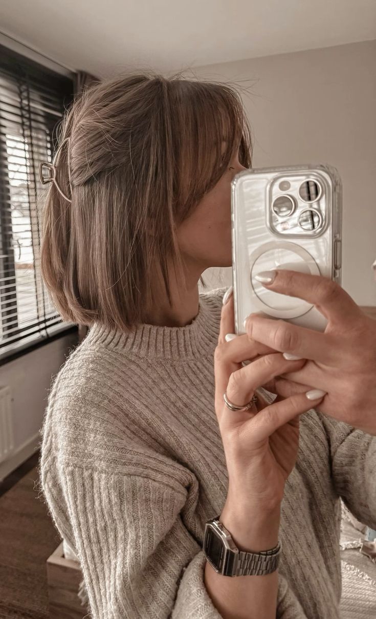 Short Brown Hair, Hair Inspiration Short, Penteado Cabelo Curto, Short Hair Haircuts, Short Hair With Bangs, Hair Envy, Shoulder Length Hair, Light Brown Hair, Aesthetic Hair