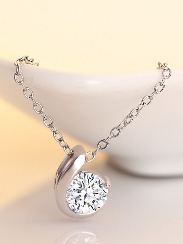 Diamond Circle Necklace, Round Diamond Pendant, Jewellery Shops, Diamond Pendants Designs, Solitaire Diamond Pendant, Diamond Heart Pendant Necklace, Silver Diamond Necklace, Solitaire Pendant Necklace, Engraving Machine