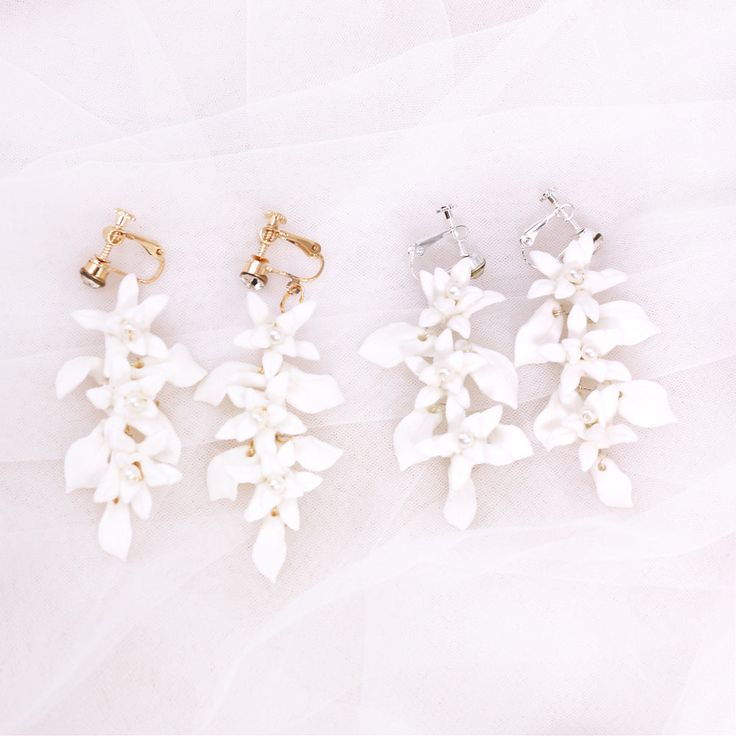 Product information : Material: ceramics Mosaic material: pearls Color: KC gold, silver Size Information: Packing list: A pair of earrings Flower Earrings Gold, Color Ceramic, Ceramic Flower, Hair Accessories Jewelry, Ceramic Flowers, Pearl Color, Watch Necklace, Shoe Size Chart, Dress Size Chart