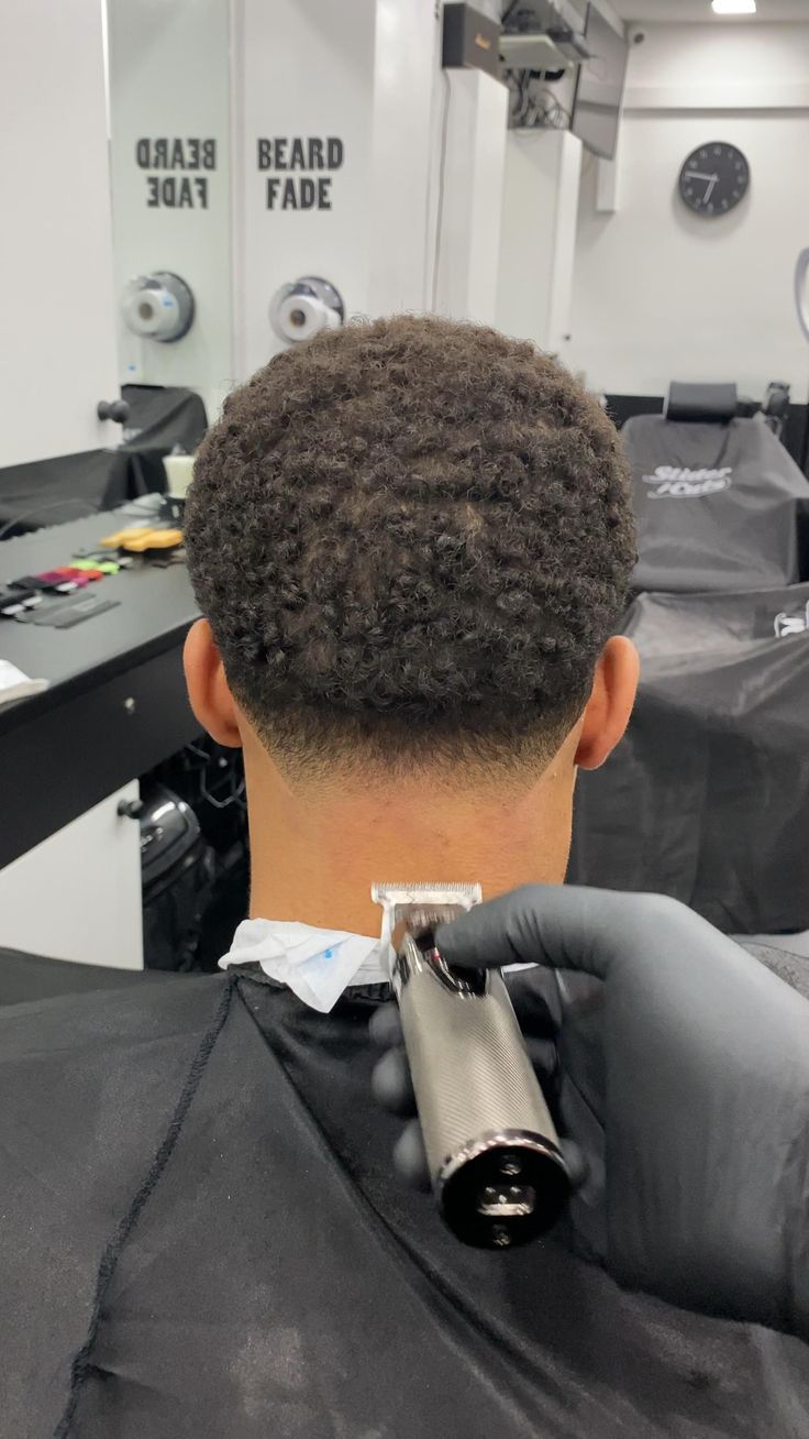 Taper Fade Black, Taper Fade Afro, Afro Hair Fade, High Taper Fade, Black Man Haircut Fade, Taper Fade Short Hair, Waves Hairstyle Men, Fade Haircut Curly Hair, Low Taper Fade Haircut