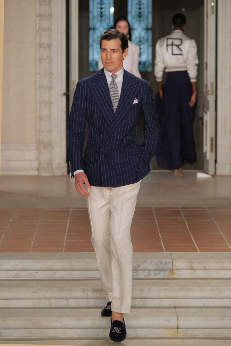 Ralph Lauren RTW Spring 2023 [PHOTOS] – WWD Men Suit And Tie Outfits, Men's Suit Fashion, Old Money Suit, Suit Men Aesthetic, Vintage Suits For Men, Summer Suit Men, Classic Suits For Men, Classy Suits Men, Mens Fashion Formal