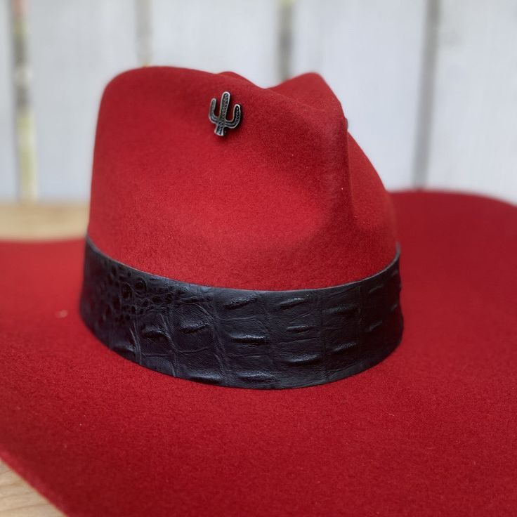 The price INCLUDES sales taxes and shipping costs within the United States
The 100X Tempo felt hat comes in a vibrant red color, offering a striking and bold style. This felt hat features a black hat band that provides a rich texture and subtle contrast to the smooth body of the hat. The metallic cactus and arrow badge on the crown adds a distinctive touch of western heritage. Made in Mexico, this hat is a fashion statement for those looking to stand out with confidence and originality.
Descript Red Felt, Bold Style, Hat For Man, Color Rojo, Black Hat, Felt Hat, Hat Band, Rich Textures, Bold Fashion