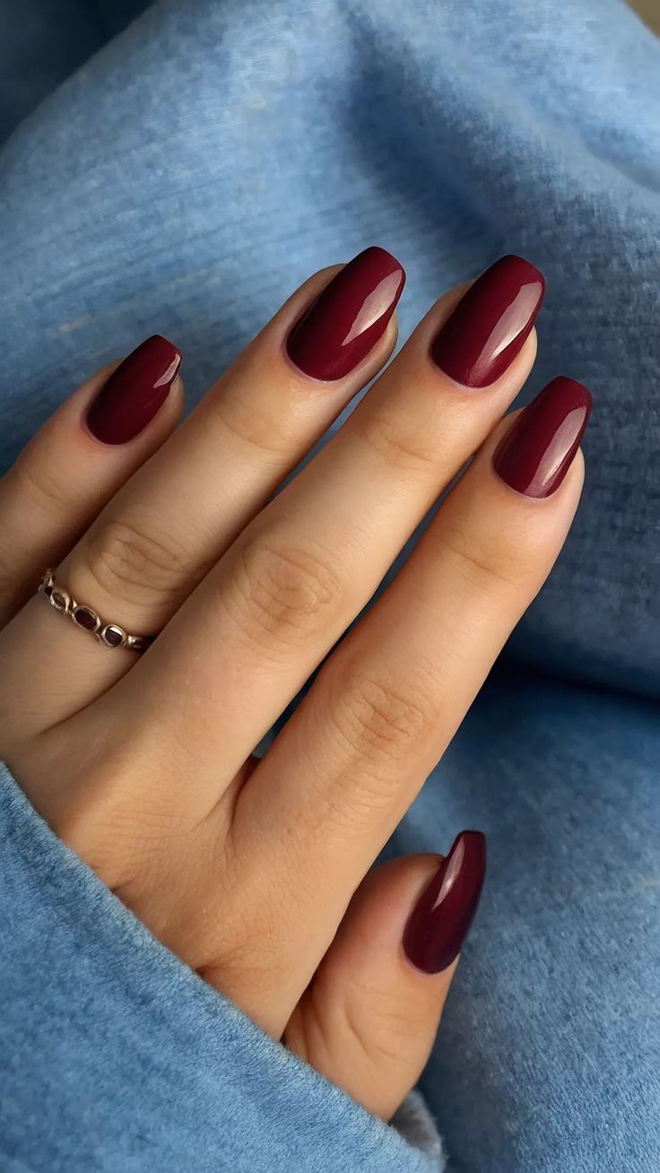 Simple Nail Colors Fall, Dark Fall Acrylic Nails, Autumn Nails Plain, Short Nails Neutral Colors, Cute Fall Nails Square, Natural Nail Ideas Fall, October Pedicure Colors, Nail Autumn Design, October Short Nails