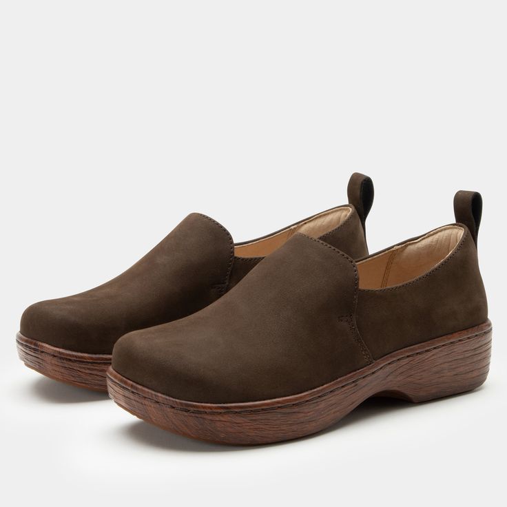 Orygin Mousse slip on style shoe on a Wood look rocker outsole - ORY-6323_S1 Non Slip Shoes, Everyday Shoe, Professional Shoes, Heart Shoes, Alegria Shoes, Everyday Shoes, Athleisure Wear, Comfort Shoes, The Vamps